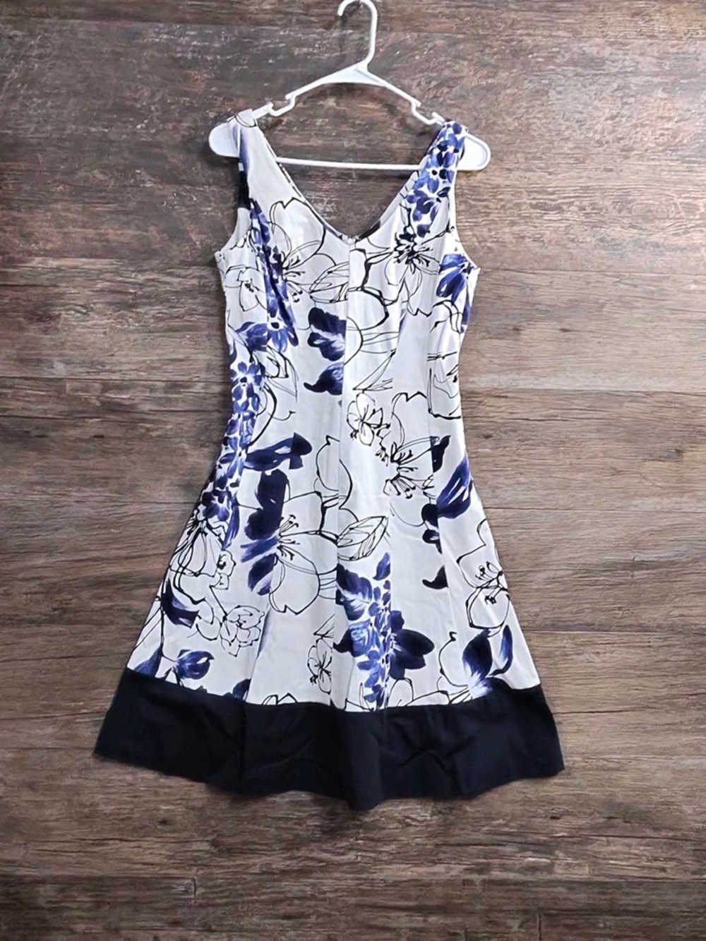 Chaps White & Navy Floral V-Neck Fit-and-Flare Dress